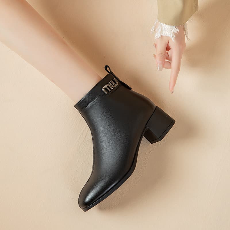 シンプル上質ショートブーツ