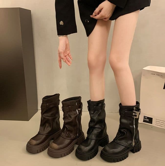  厚底ソール本革ベルト装飾ショートブーツ