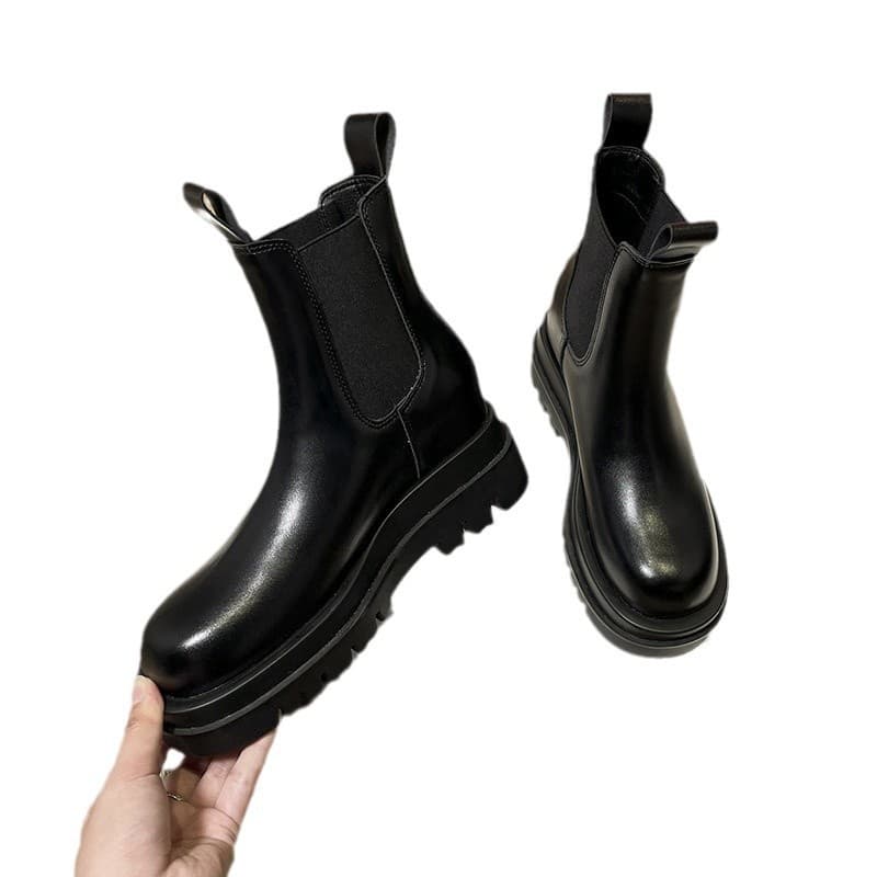 ショートブーツ シンプルなチャンキーブーツ
