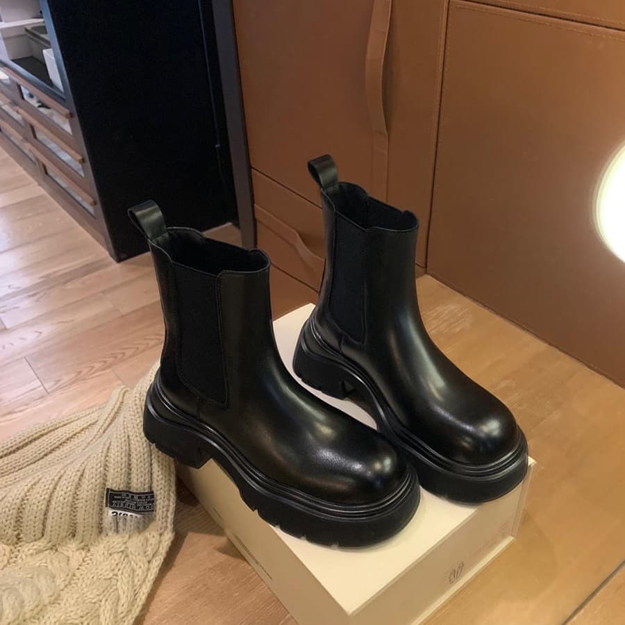 スタイリッシュ厚底サイドゴアショートブーツ