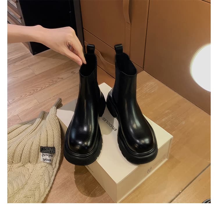 スタイリッシュ厚底サイドゴアショートブーツ