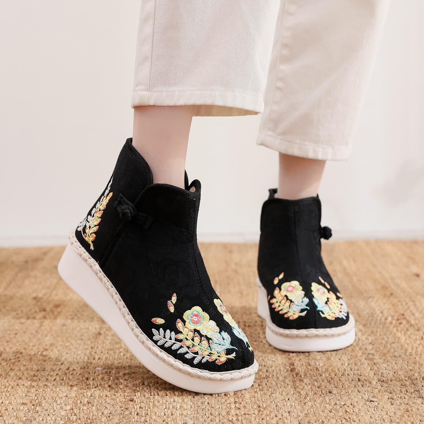 花刺繍入り民族風ショートブーツ