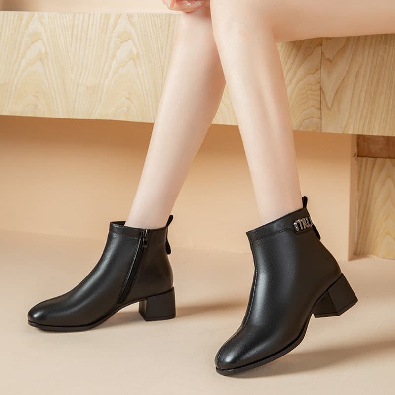 シンプル上質ショートブーツ
