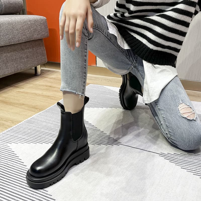 ショートブーツ シンプルなチャンキーブーツ