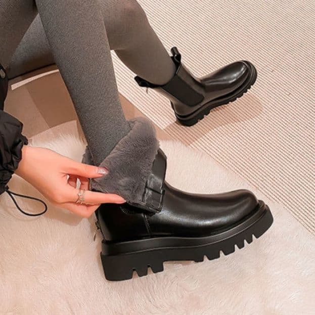 ボリューム厚底サイドゴア毛足付きレザーショートブーツ