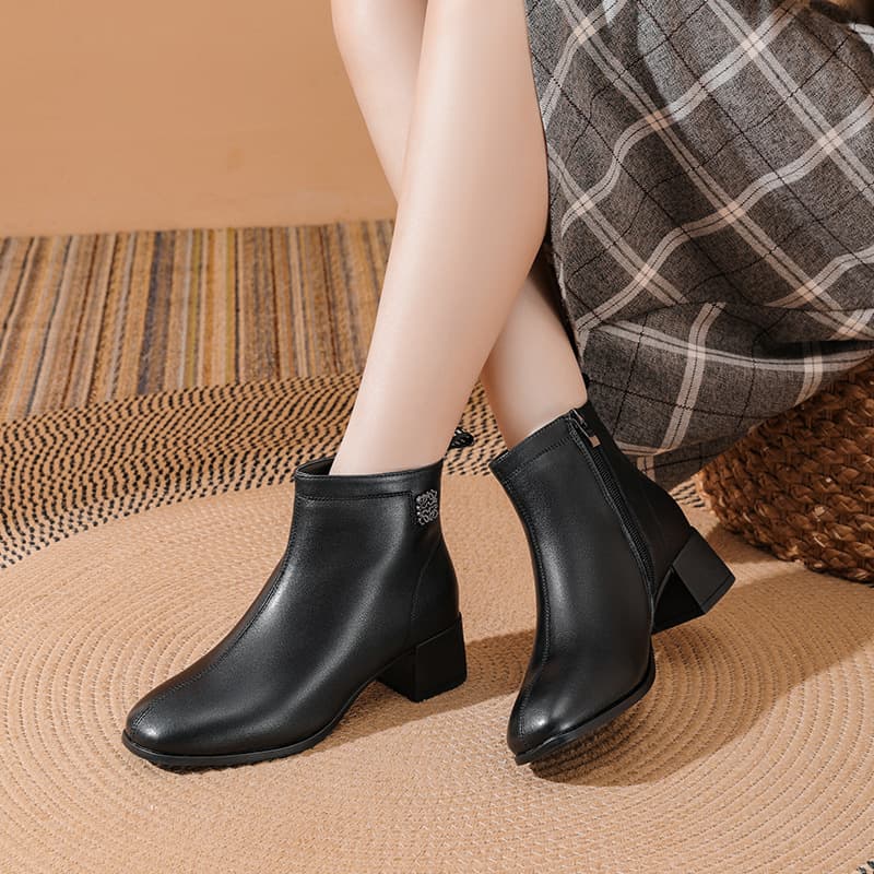 シンプル上品ショートブーツ