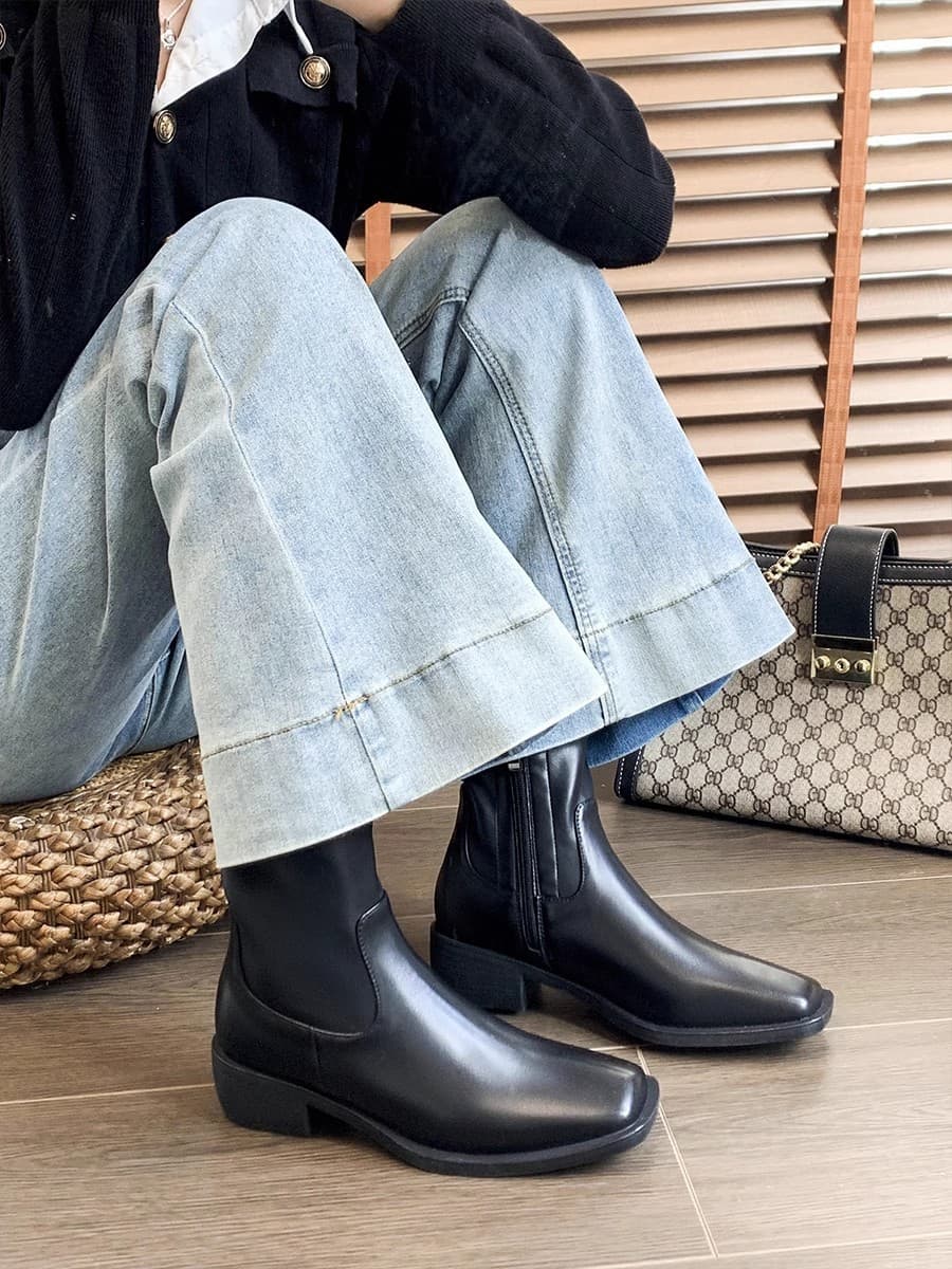 シンプル洗練ショートブーツ