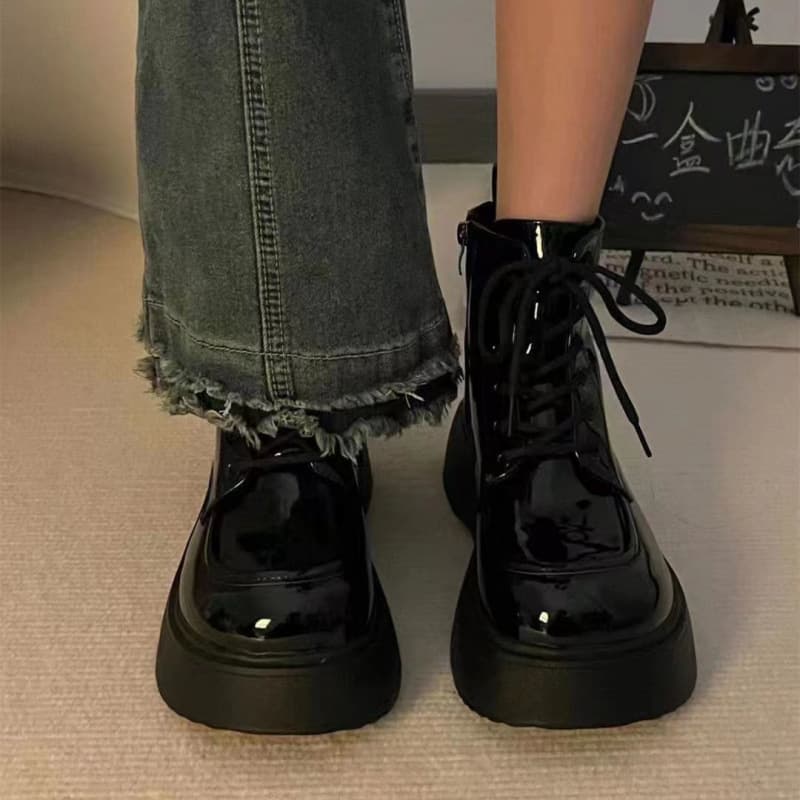 エナメル厚底ショートブーツ