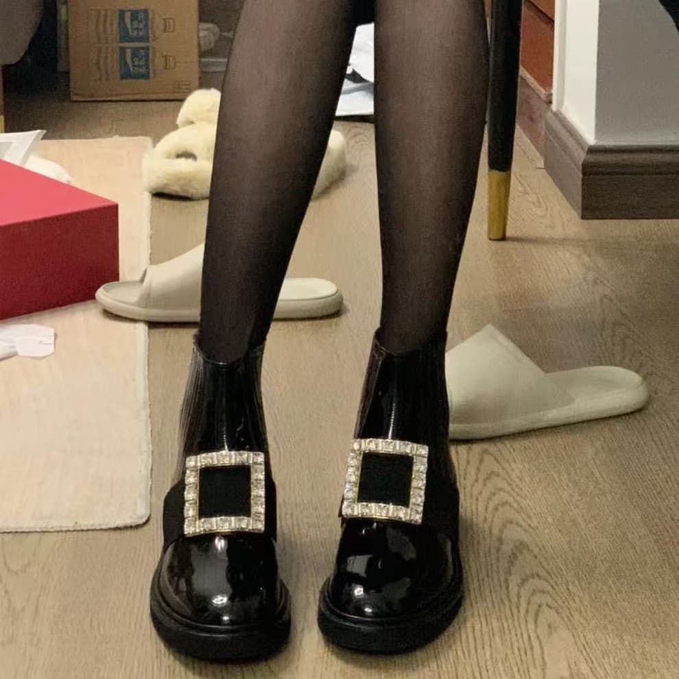 ショートブーツ きらめきビジューベルトショート